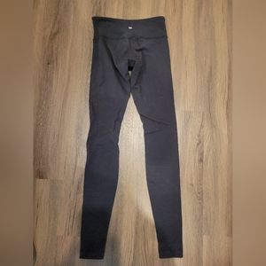 Lululemon wunder under black size 4